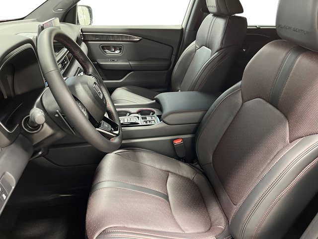New 2025 Honda Pilot Black Edition image 10