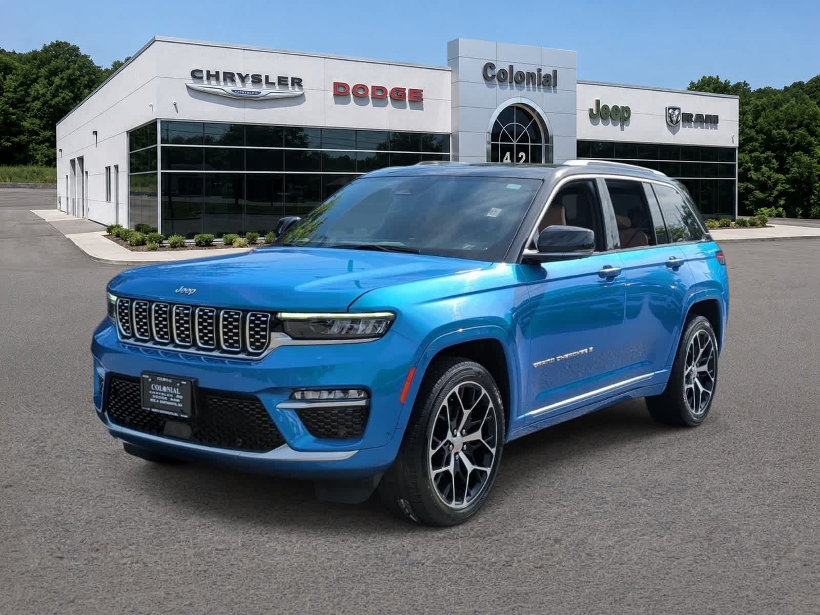 Used 2023 Jeep Grand Cherokee Summit AWD/4WD image 1
