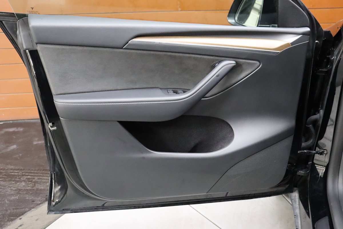 Used 2022 Tesla Model Y Long Range AWD/4WD image 27
