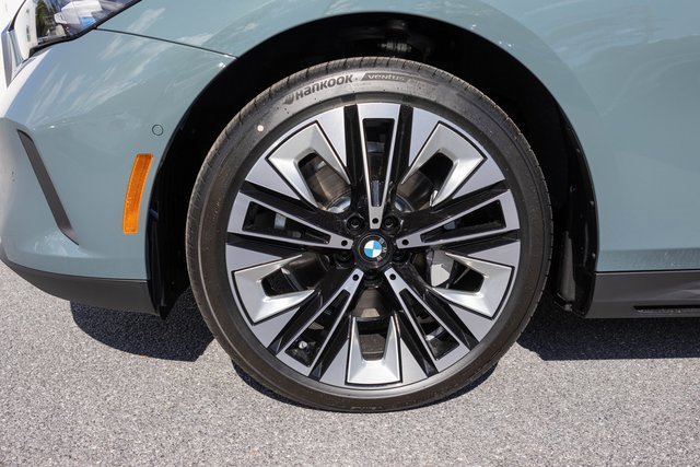 New 2026 BMW 530i xDrive w/ Premium Package image 5
