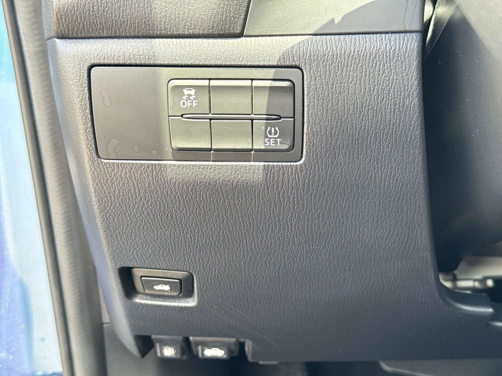 Used 2018 MAZDA MAZDA3 Sport w/ Preferred Equipment Package image 30