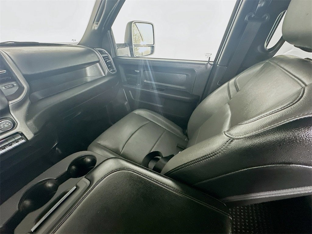 Used 2024 RAM 3500 Tradesman w/ Chrome Appearance Group image 11