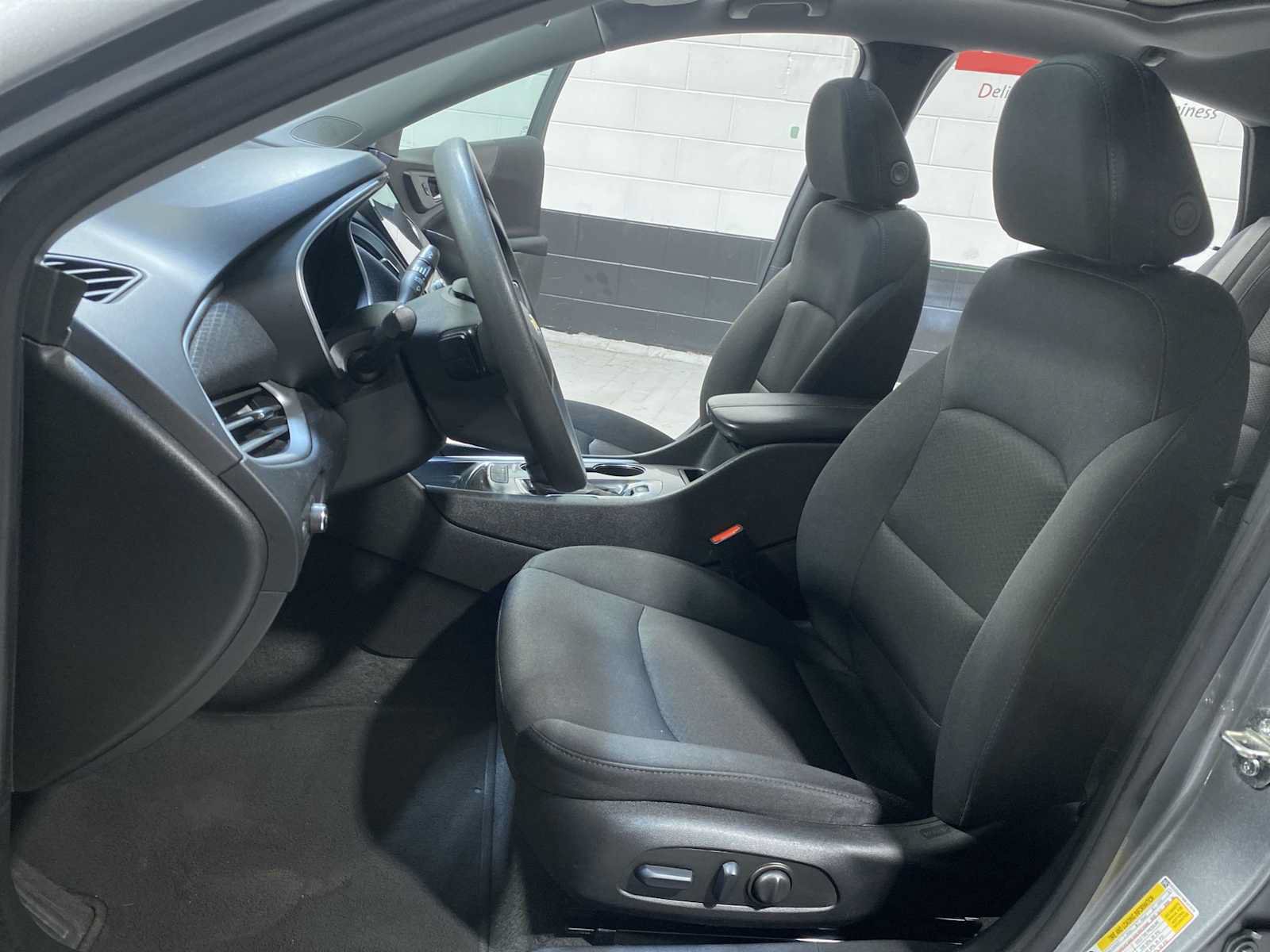 Used 2024 Chevrolet Malibu LT FWD image 11