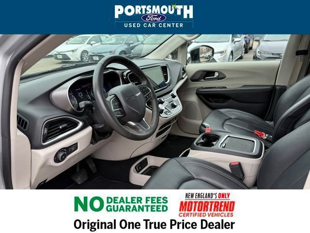 Used 2024 Chrysler Pacifica Touring-L image 4