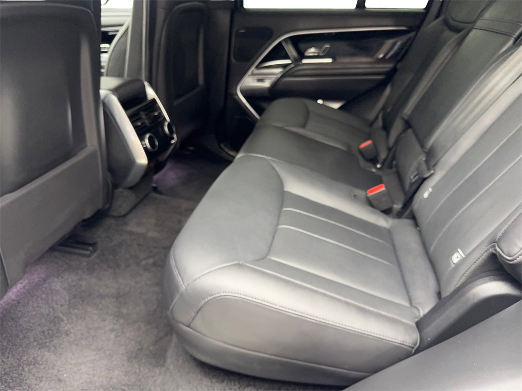 Used 2023 Land Rover Range Rover SE image 32