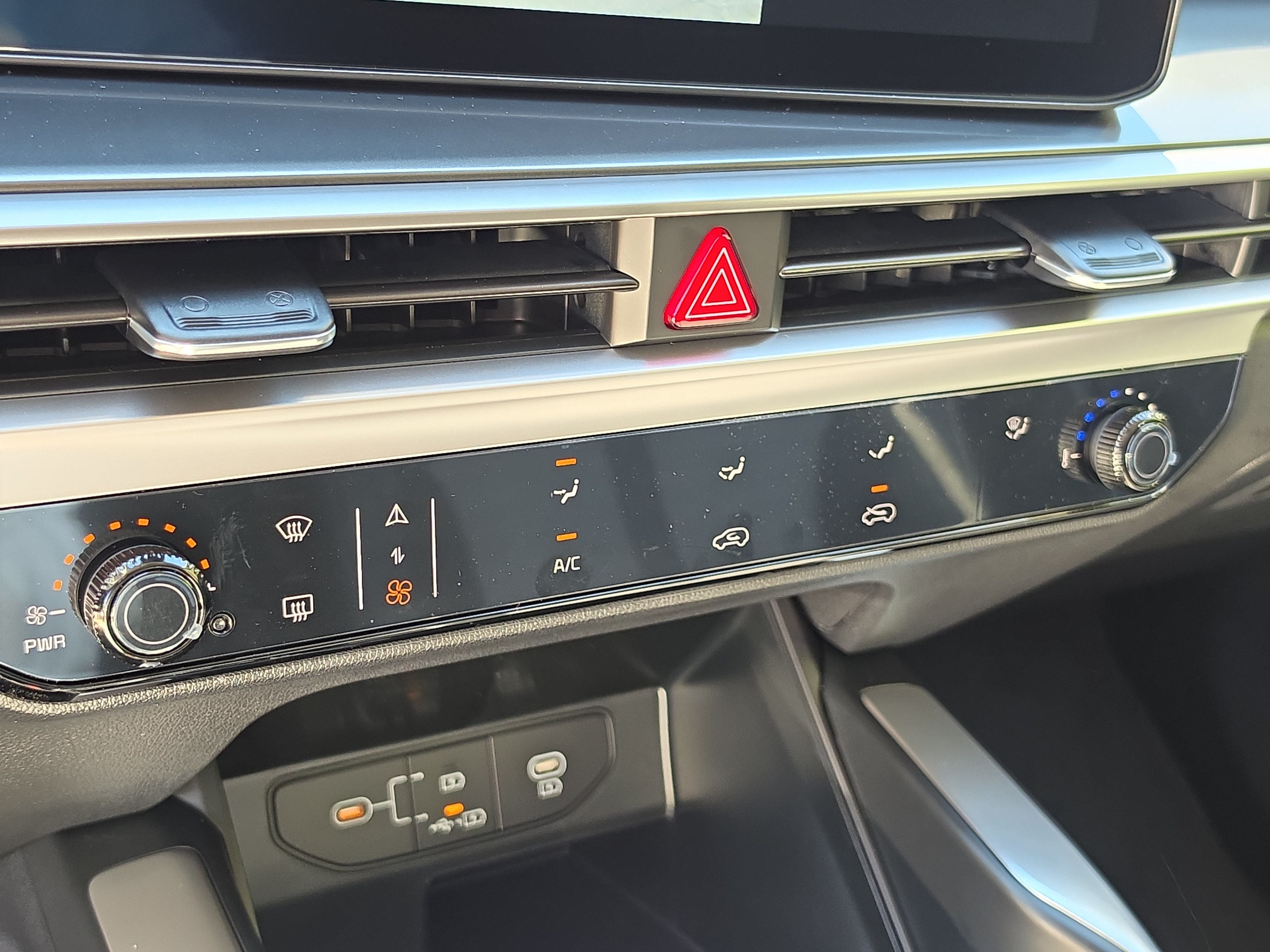 New 2026 Kia Sorento LX FWD image 24