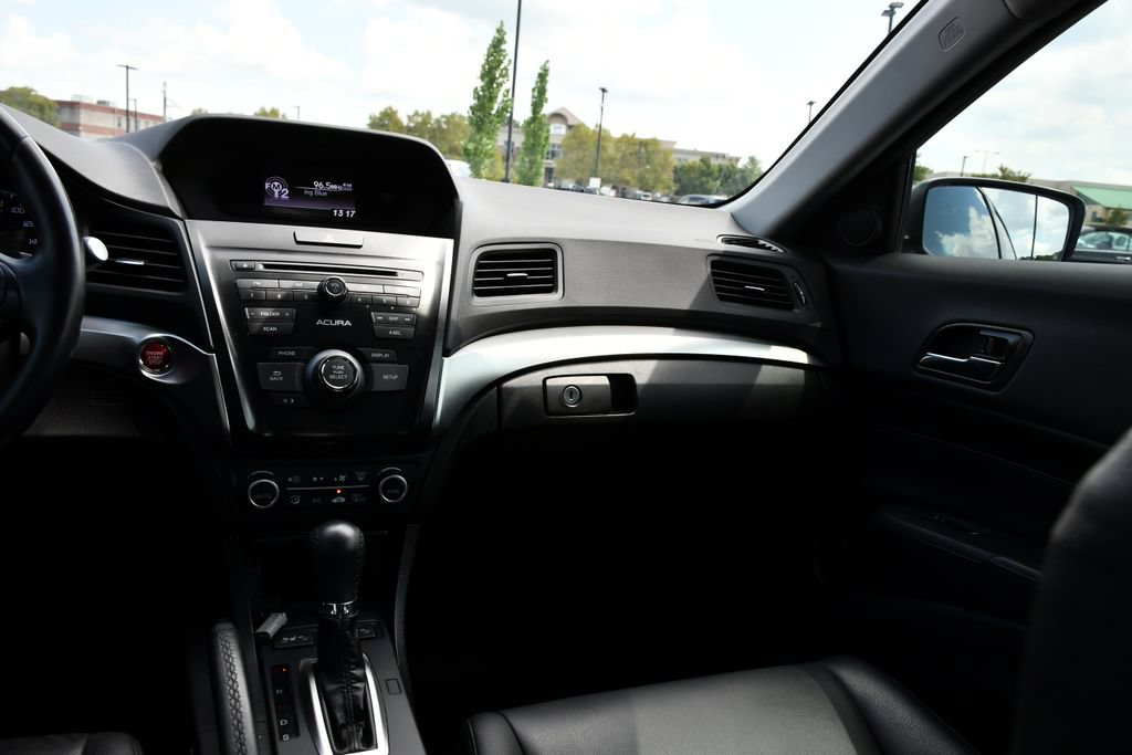 Used 2017 Acura ILX FWD image 28