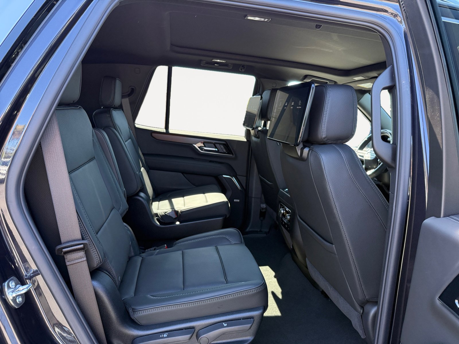 New 2026 GMC Yukon Denali w/ Denali Reserve Package AWD/4WD image 18