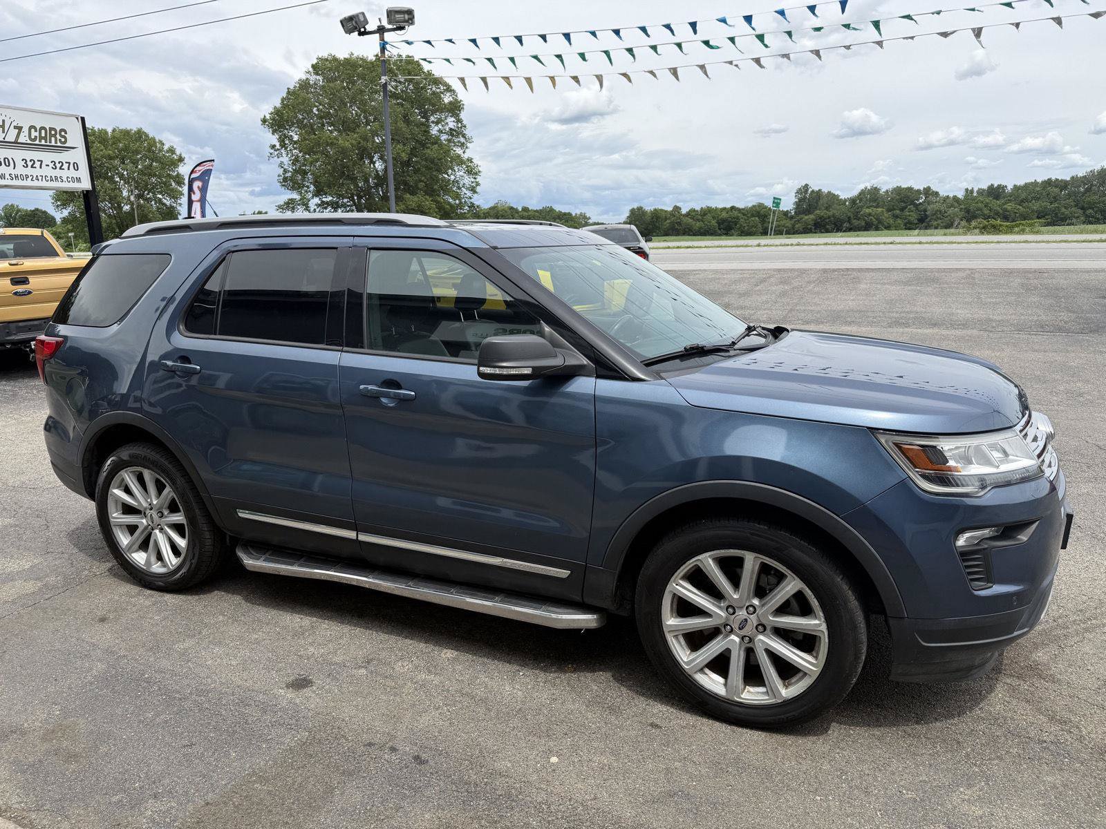 Used 2019 Ford Explorer XLT w/ Equipment Group 202A AWD/4WD image 4