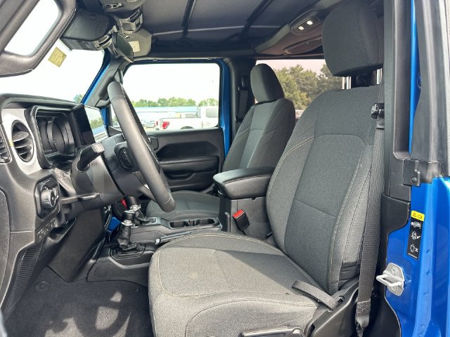 Used 2025 Jeep Wrangler Sport AWD/4WD image 16