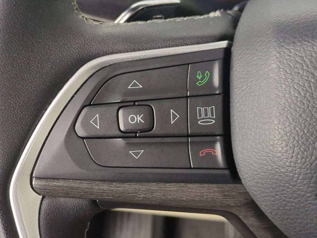 Used 2024 Jeep Grand Cherokee L Limited AWD/4WD image 17