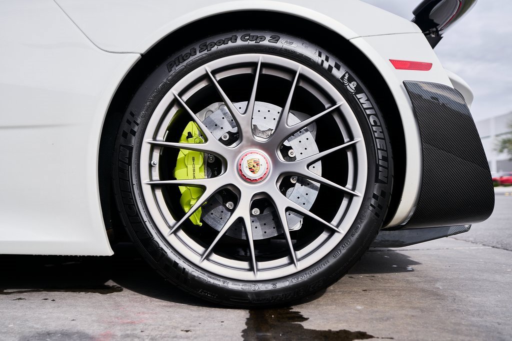 Used 2015 Porsche 918 Spyder image 38