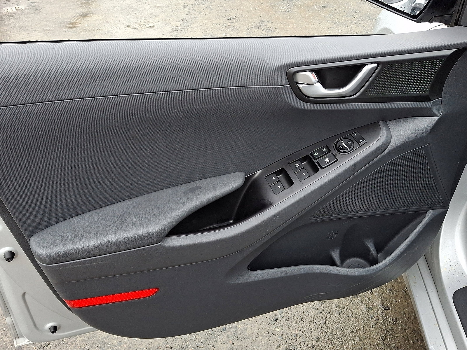 Used 2019 Hyundai Ioniq Plug-In Hybrid image 11