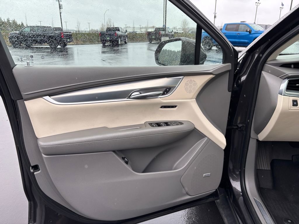 Used 2019 Cadillac XT5 Premium Luxury w/ LPO, Black Ice Package image 23