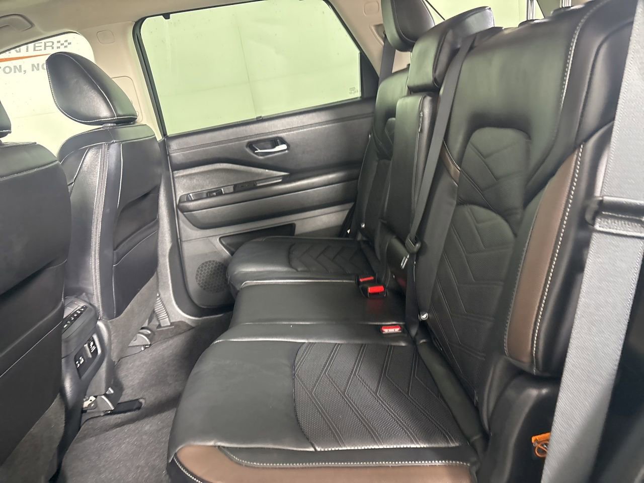 Used 2024 Nissan Pathfinder Platinum w/ Cargo Package image 24