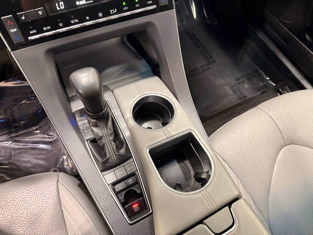 Used 2019 Toyota Avalon Limited w/ All Weather Liner Package FWD image 17