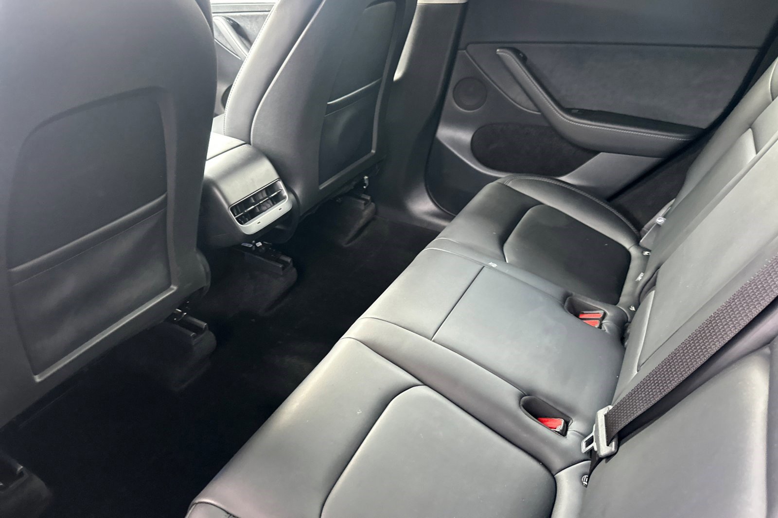 Used 2025 Tesla Model Y Long Range RWD image 26
