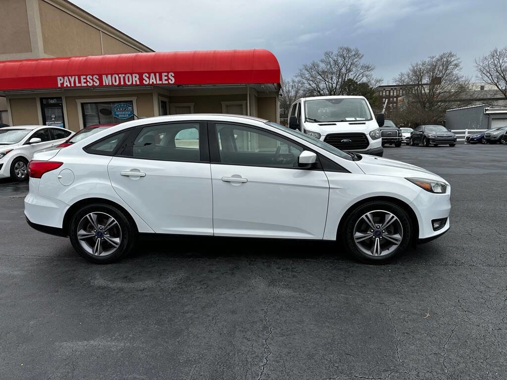 Used 2018 Ford Focus SE w/ SE Appearance Package image 8