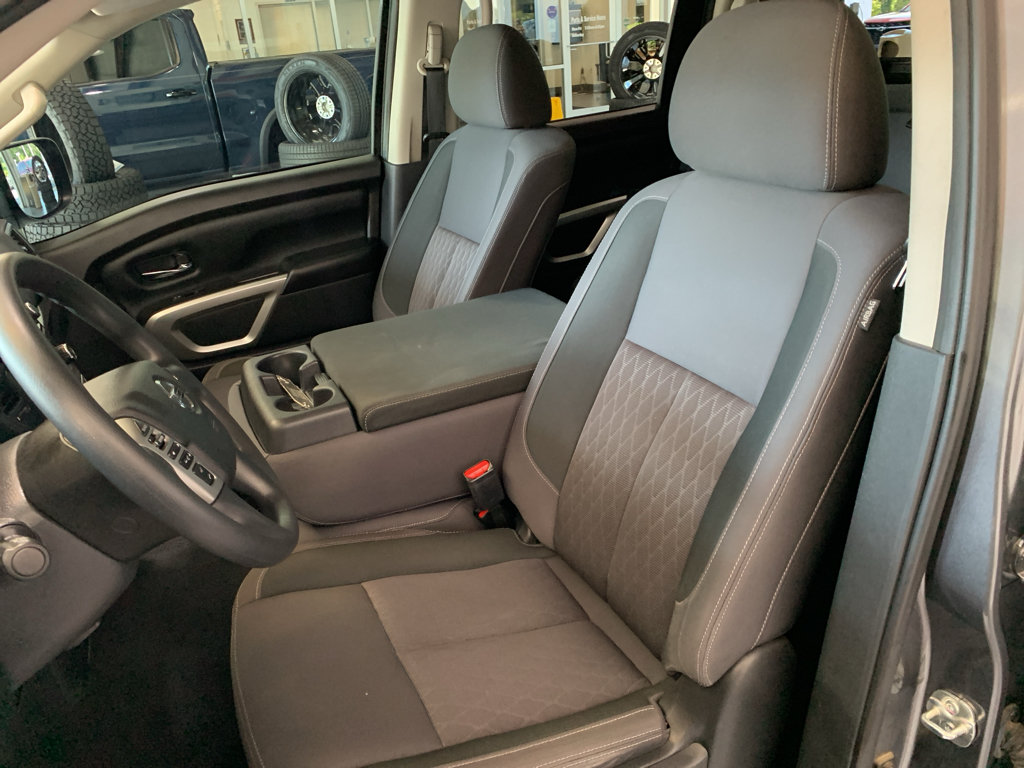 Used 2022 Nissan Titan SV RWD image 11