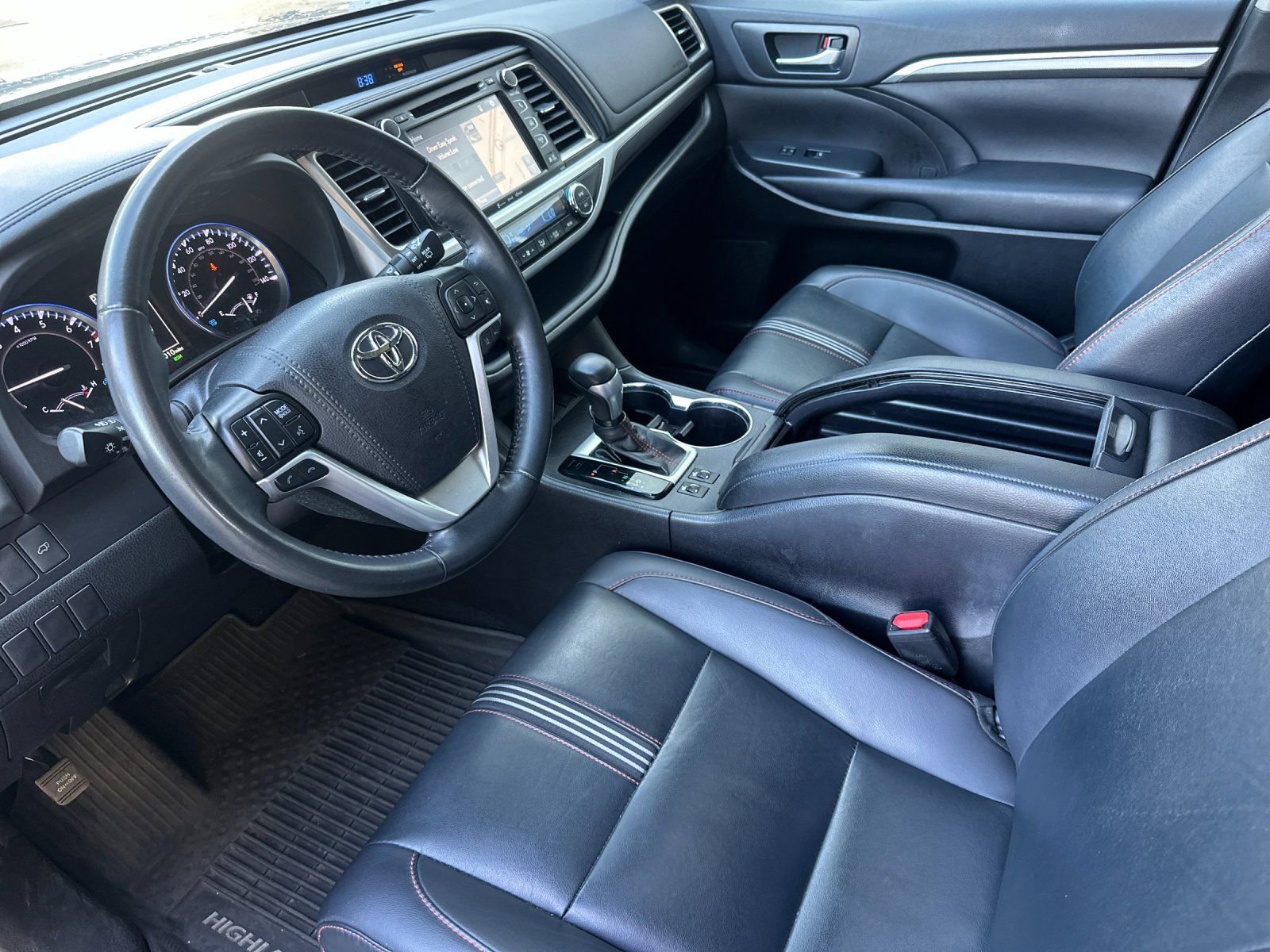 Used 2019 Toyota Highlander SE FWD image 9
