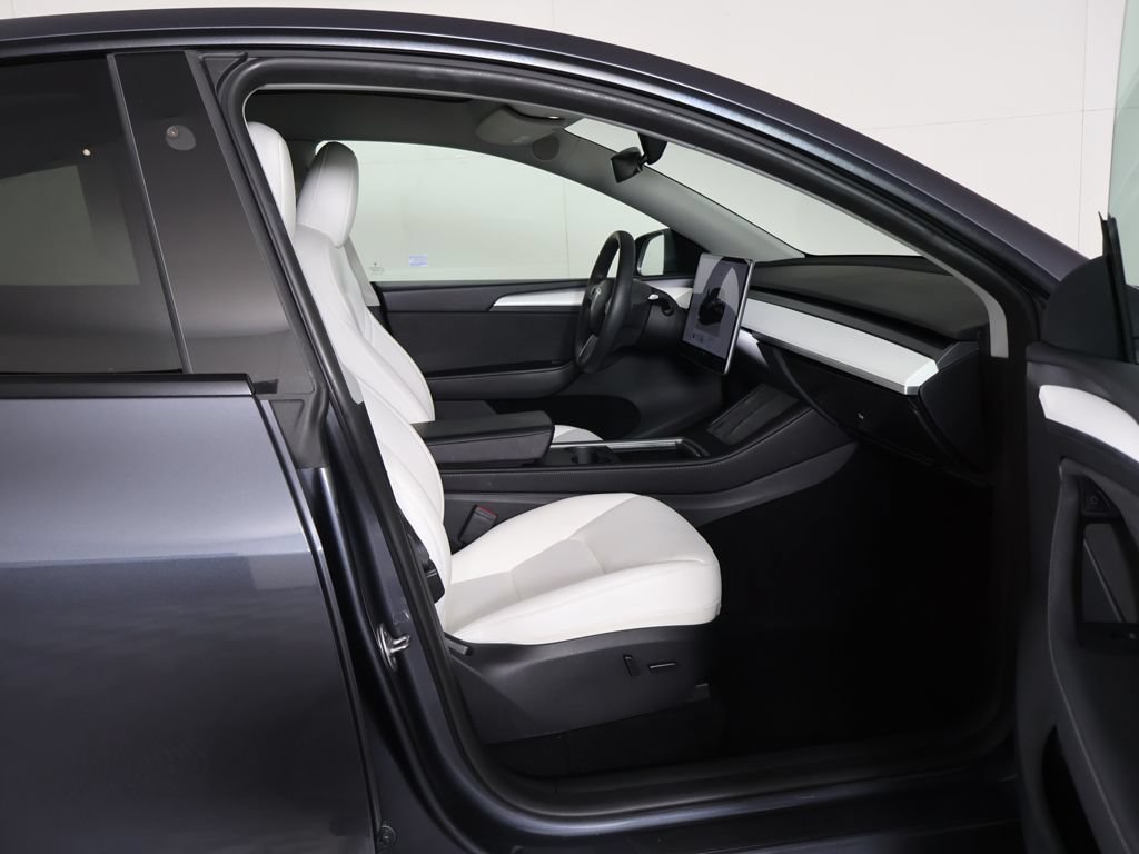 Used 2023 Tesla Model Y Long Range AWD/4WD image 29