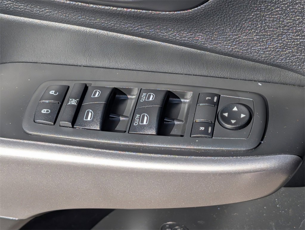 Used 2021 Jeep Cherokee Latitude Plus image 25