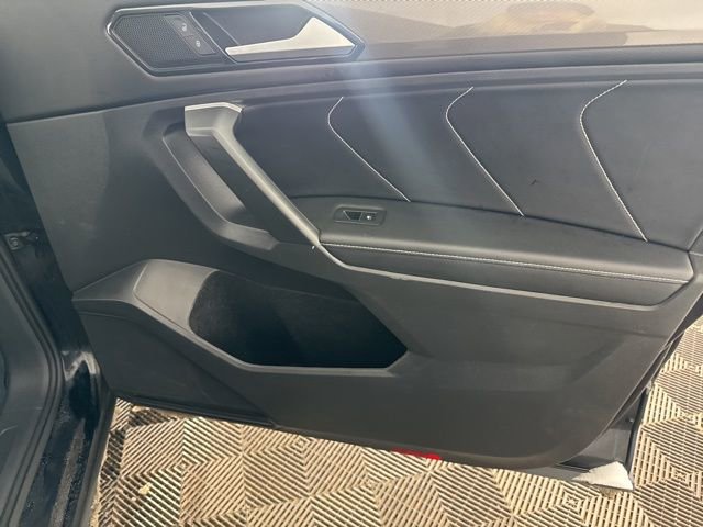Used 2024 Volkswagen Tiguan SE image 31