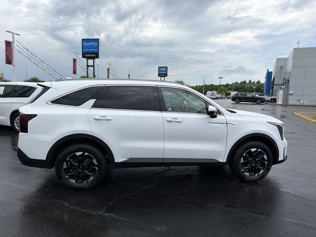 Used 2024 Kia Sorento S AWD/4WD image 3