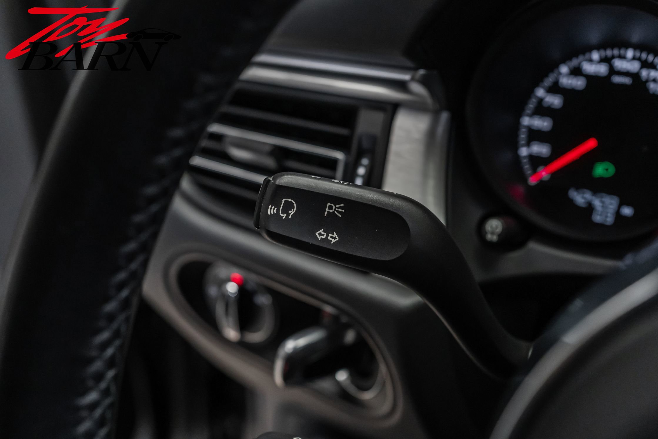 Used 2020 Porsche Macan Turbo image 34