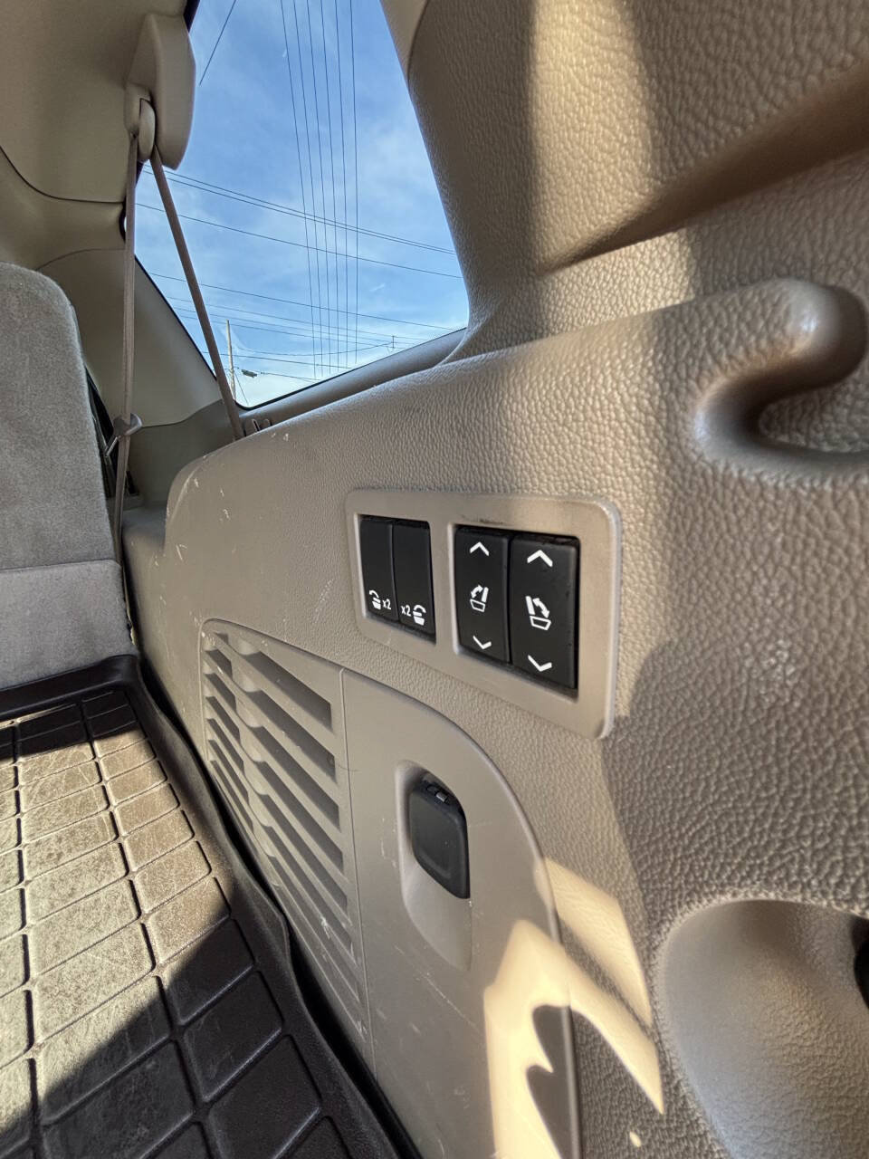 Used 2015 Chevrolet Suburban LTZ AWD/4WD image 33