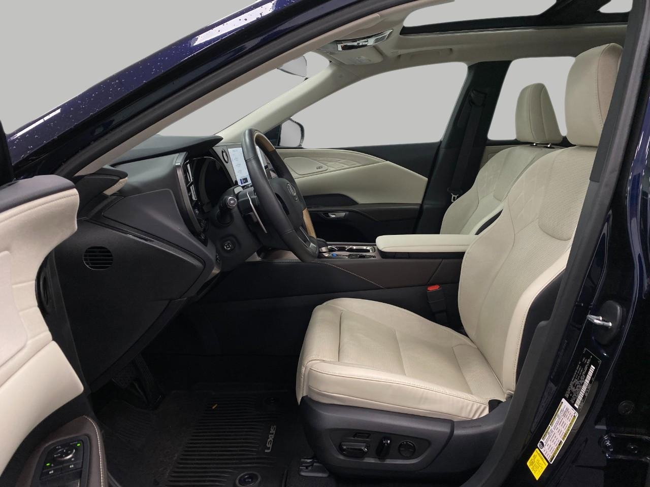 Certified 2025 Lexus RX 350 AWD image 30