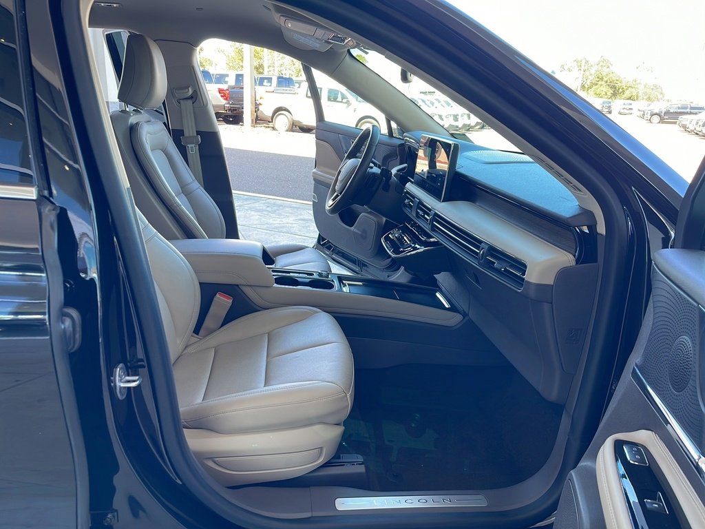 Used 2023 Lincoln Corsair Reserve image 43