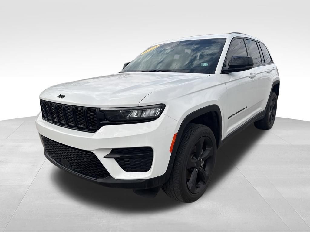Used 2023 Jeep Grand Cherokee Altitude AWD/4WD image 2
