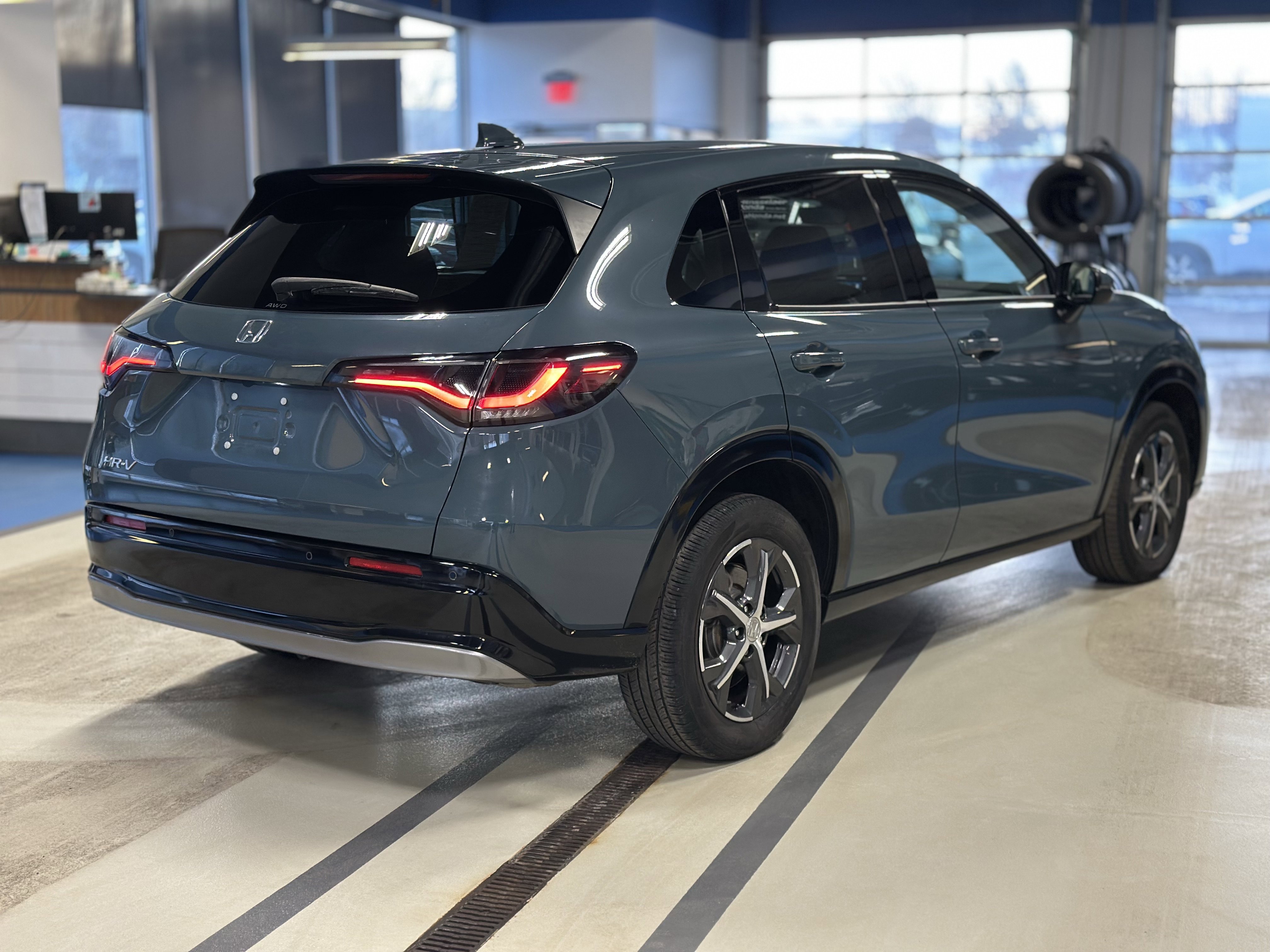 Used 2023 Honda HR-V EX-L image 4