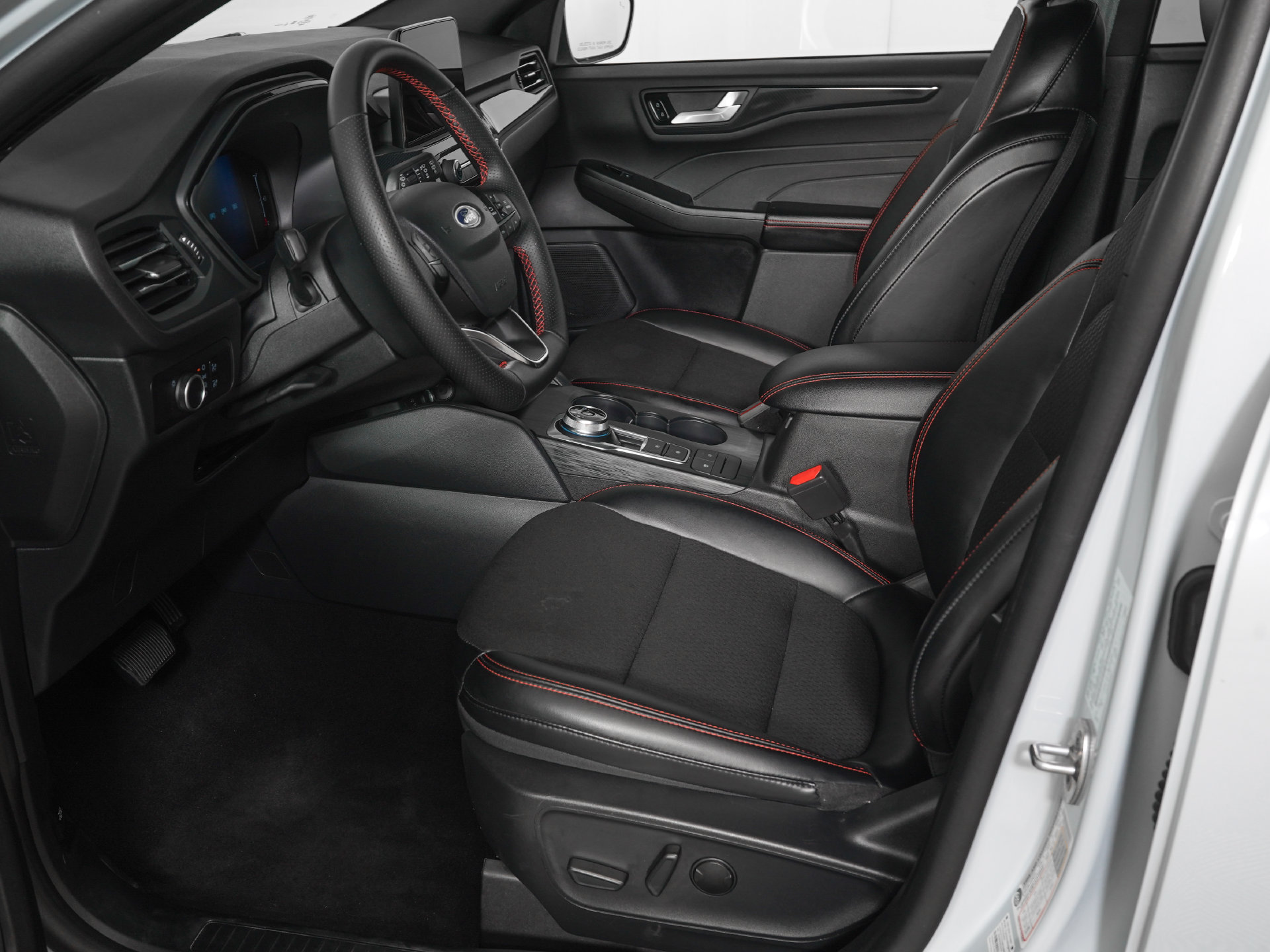 Used 2025 Ford Escape ST-Line AWD/4WD image 13
