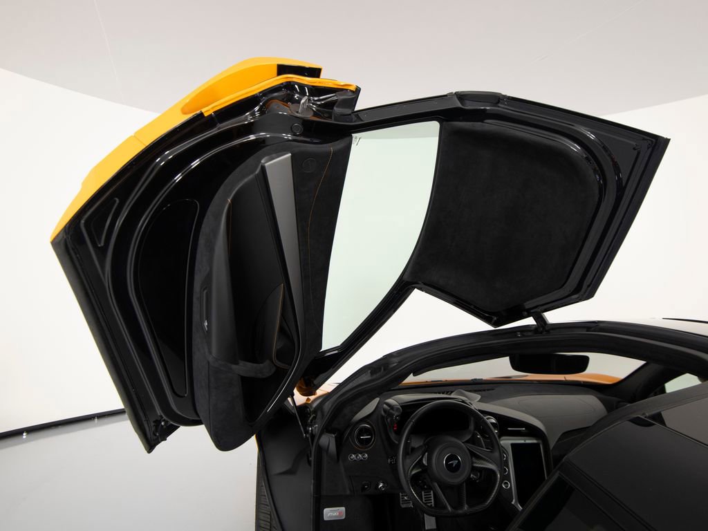 Used 2025 McLaren 750S image 10
