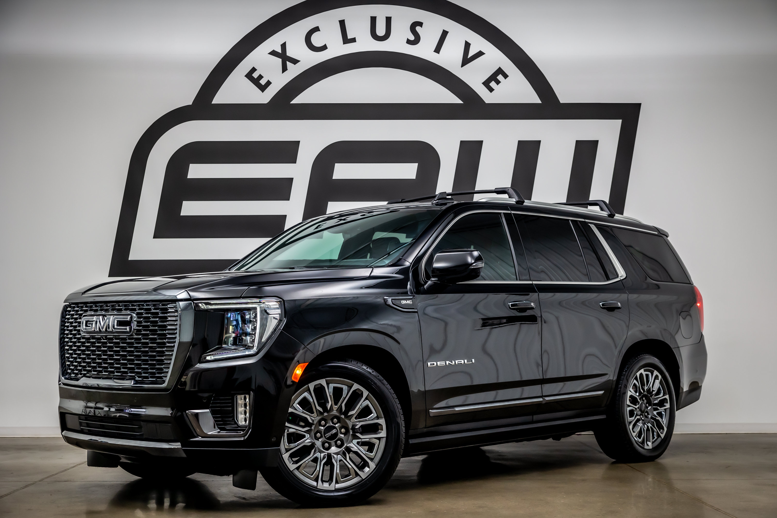 Used 2024 GMC Yukon Denali Ultimate AWD/4WD image 1