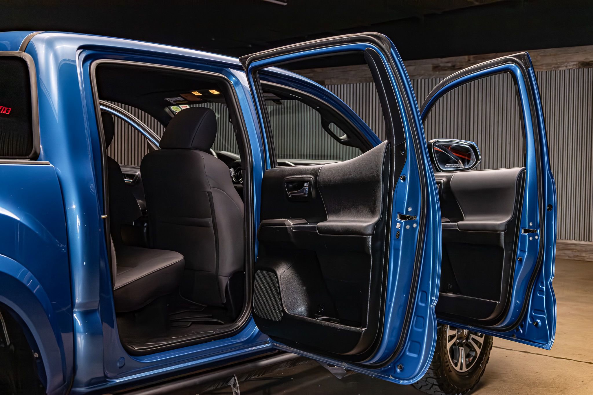 Used 2017 Toyota Tacoma TRD Sport w/ Tow Package image 26