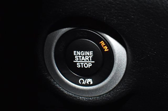 Certified 2025 Chrysler Pacifica Limited image 25