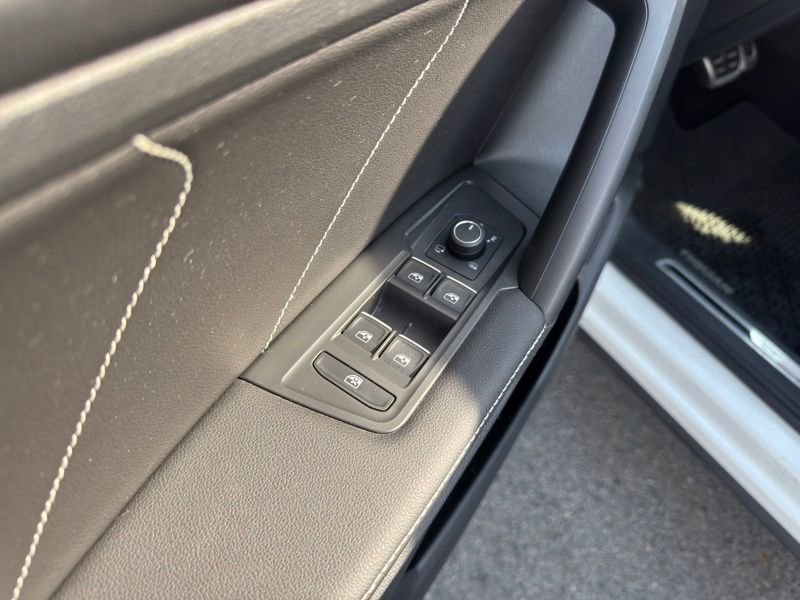 Used 2023 Volkswagen Tiguan SEL R-Line image 10