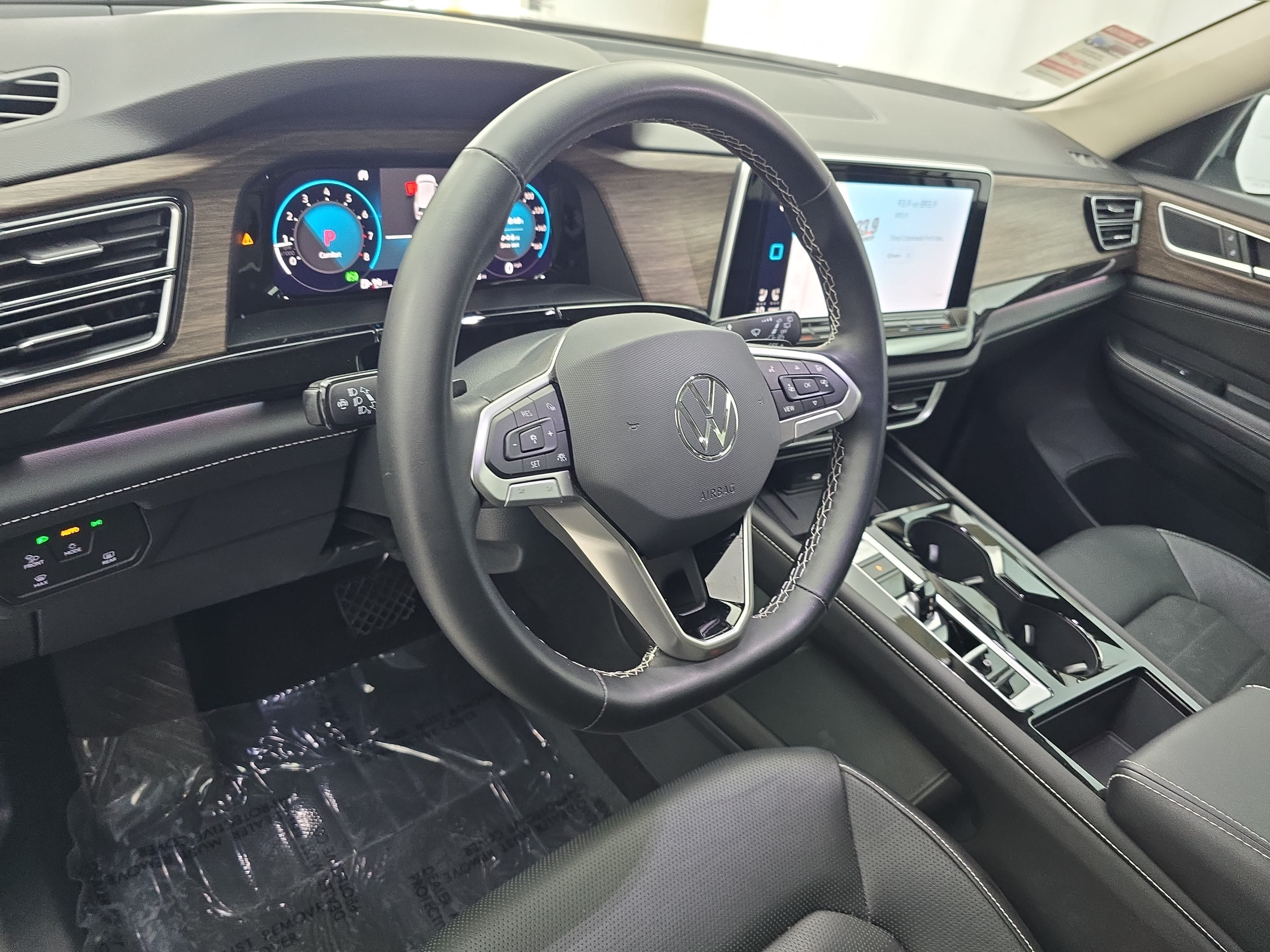Certified 2025 Volkswagen Atlas SEL AWD/4WD image 17