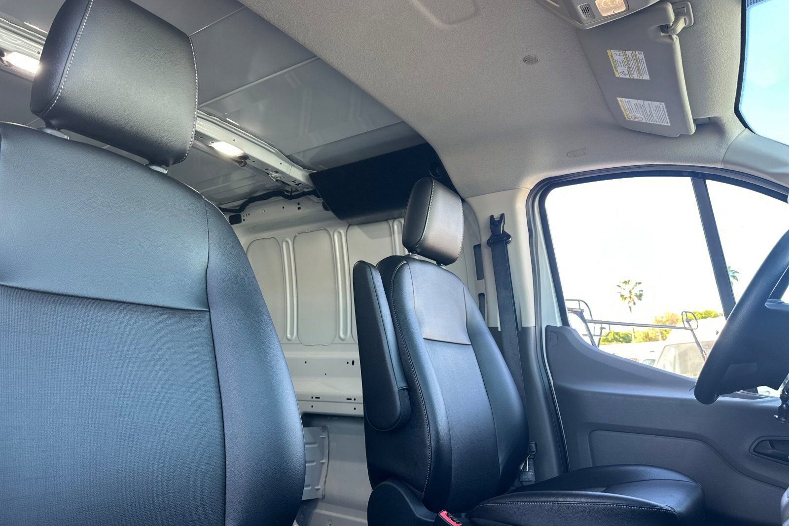 Used 2022 Ford E-Transit Low Roof image 18
