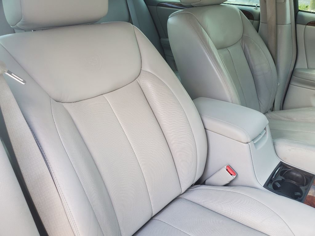 Used 2006 Cadillac DTS w/ Trunk Convenience Package image 37