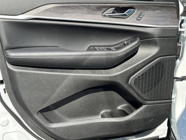 New 2025 Jeep Grand Cherokee L Limited image 14