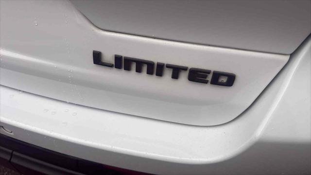 Used 2023 Jeep Grand Cherokee Limited w/ Black Appearance Package image 8