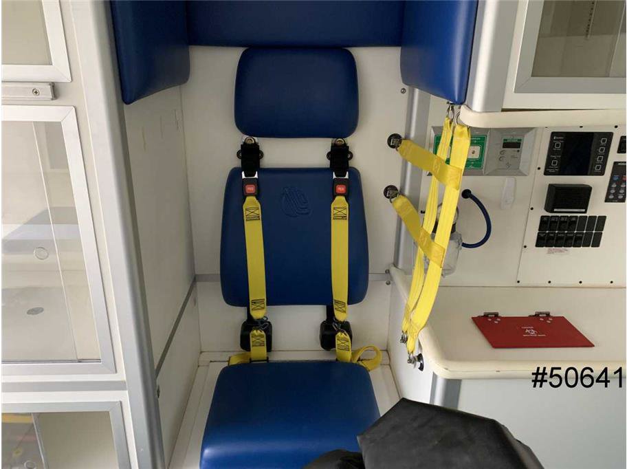 Used 2014 Chevrolet Express 4500 w/ Ambulance Package RWD image 15