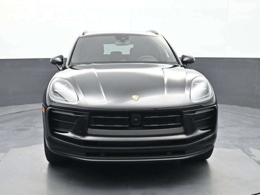 Certified 2025 Porsche Macan AWD/4WD image 26