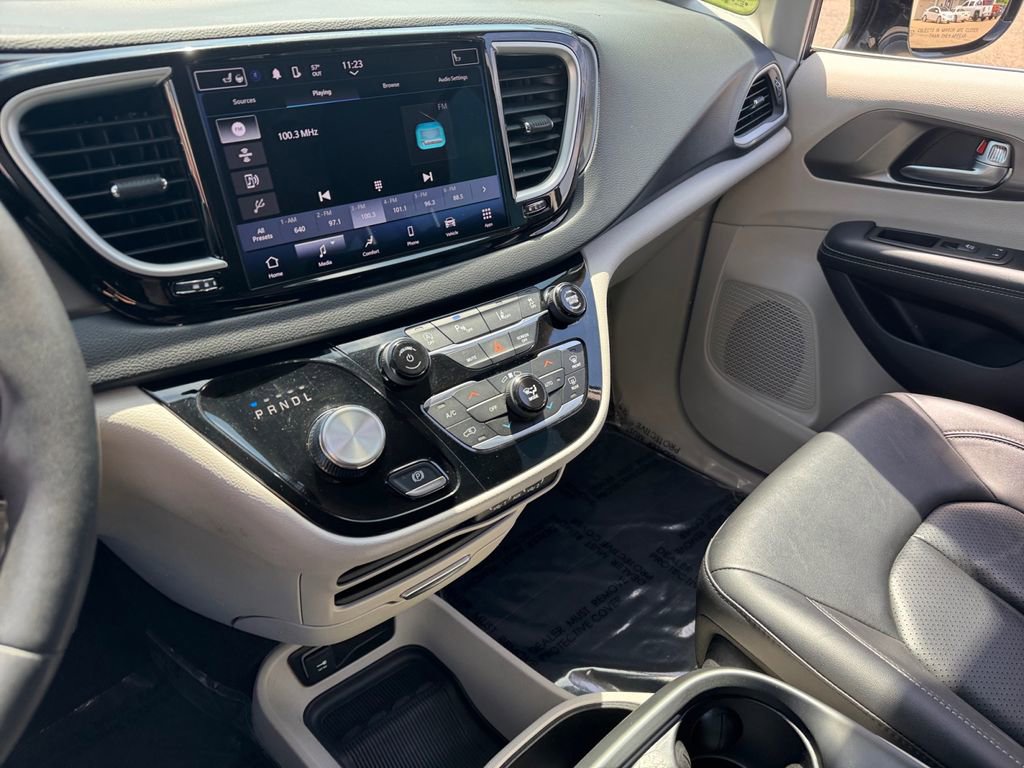 Used 2024 Chrysler Pacifica Touring-L FWD image 30