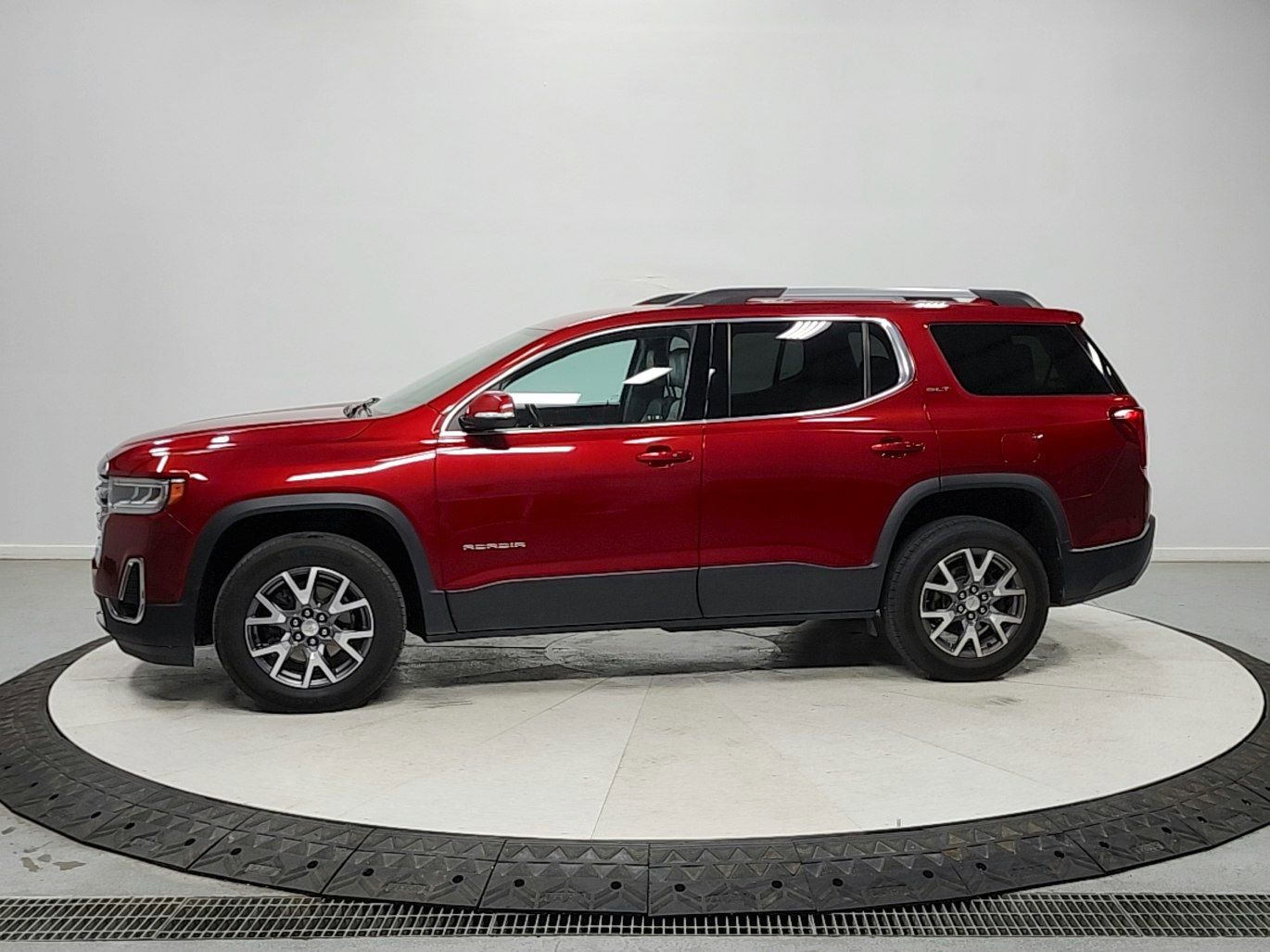 Used 2023 GMC Acadia SLT FWD image 4