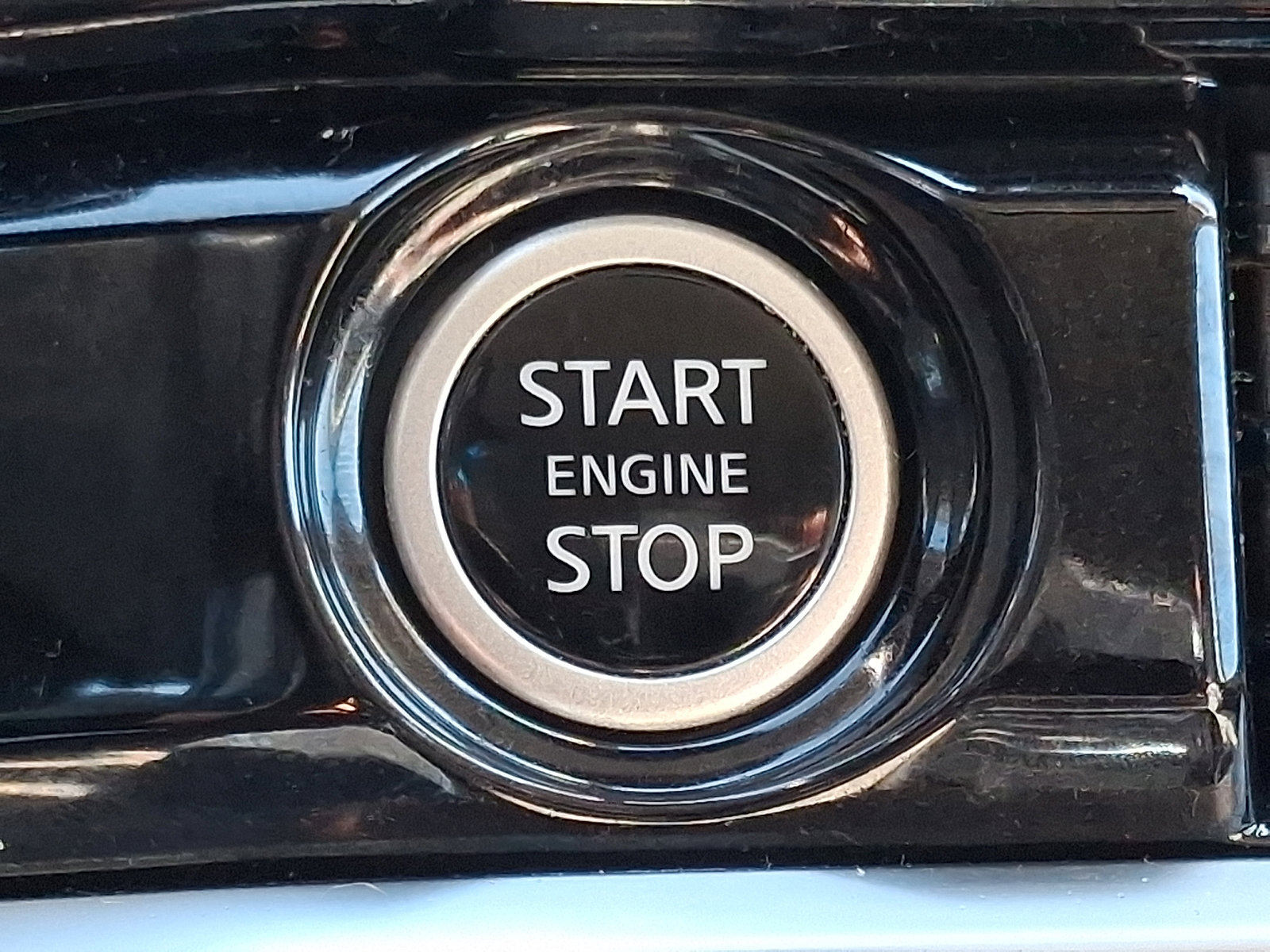 Used 2022 Nissan Pathfinder SL AWD/4WD image 23